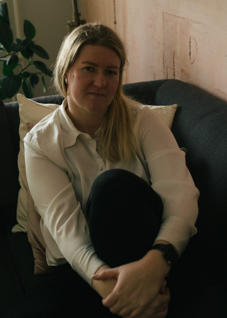 Katre Kalaus, kogemusnõustaja ärevuse, sõltuvuse ja leina teemadel Tallinnas